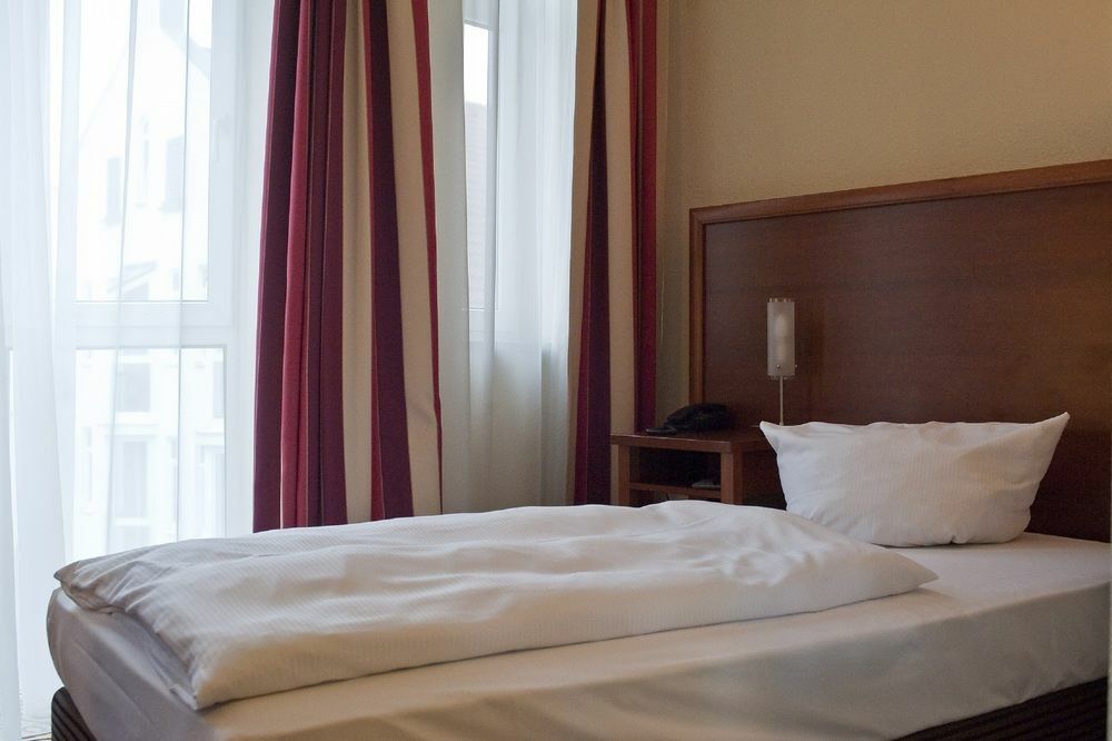 Dormero Hotel Muenchen-Kirchheim Messe Kirchheim bei Muenchen Екстер'єр фото